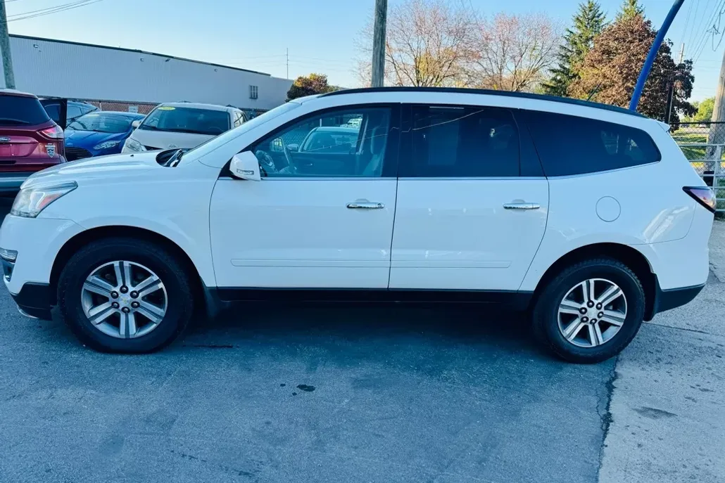 2015 Chevrolet Traverse 1LT photo 1