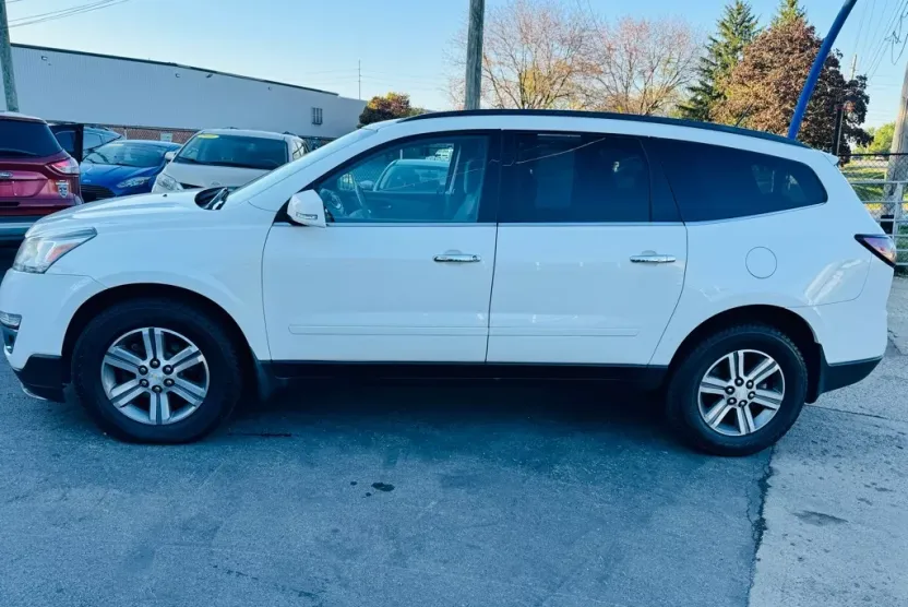 2015 Chevrolet Traverse 1LT photo 1