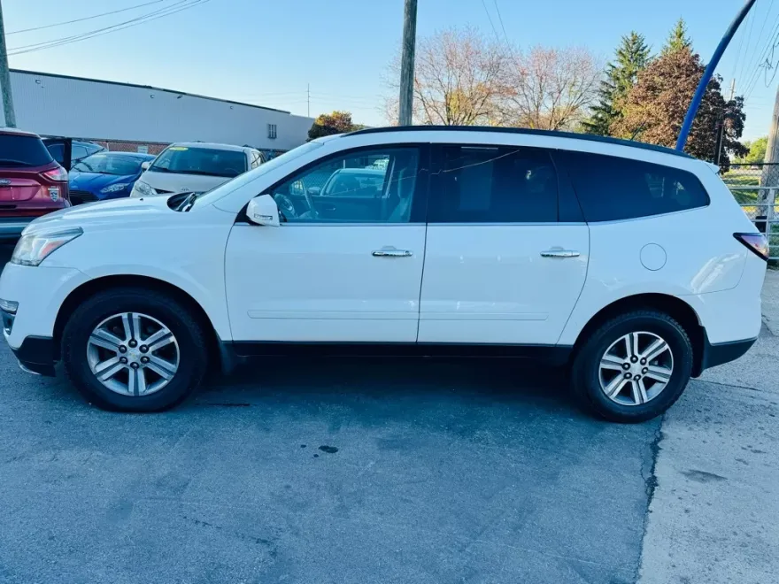2015 Chevrolet Traverse 1LT photo 1