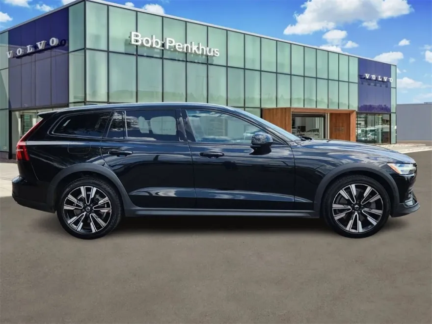 2022 Volvo V60 Cross Country T5 photo 1