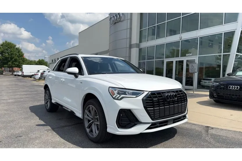 2025 Audi Q3 S line Premium photo 1