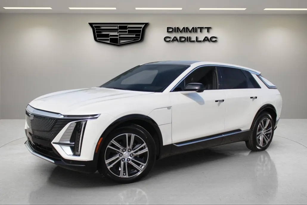 2025 Cadillac Lyriq Luxury photo 1