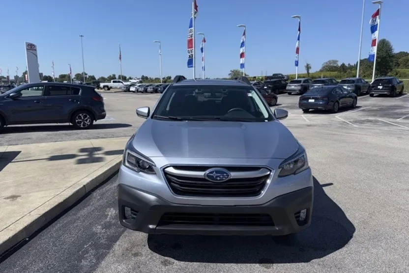 2022 Subaru Outback Premium photo 1