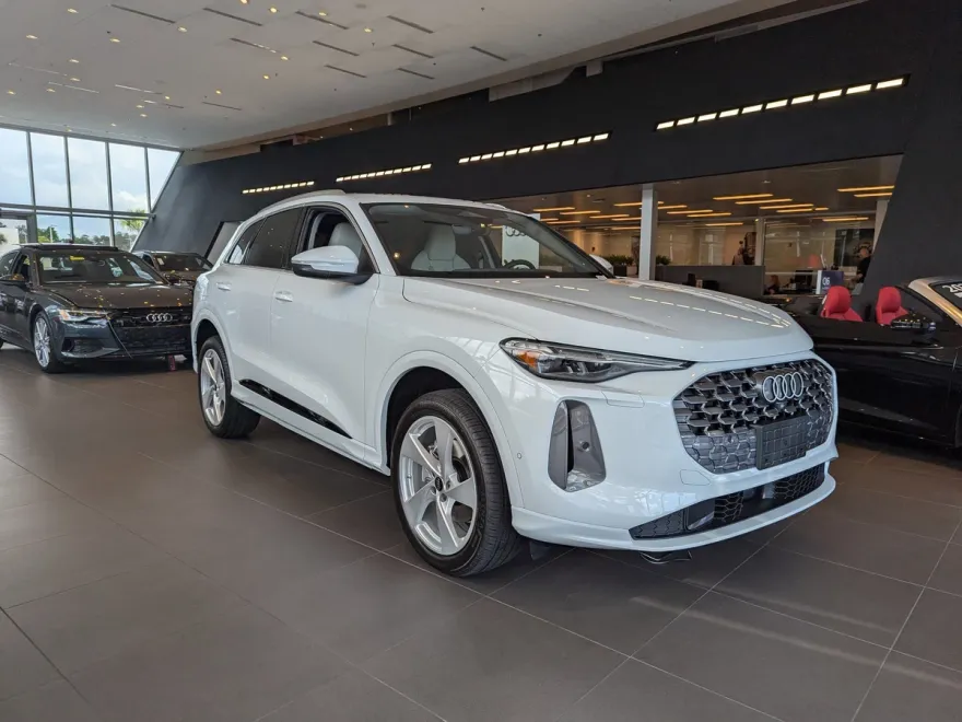 2025 Audi Q5 2.0T Premium Plus photo 1