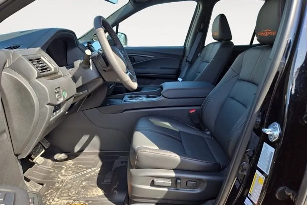 2025 Honda Ridgeline TrailSport photo 1