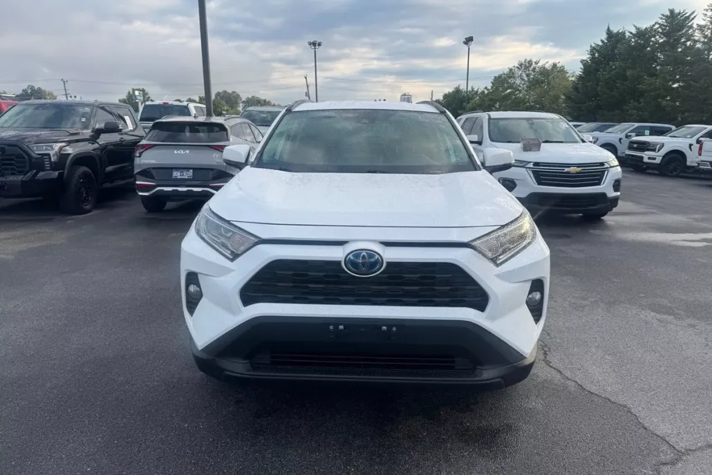 2021 Toyota RAV4 Hybrid XLE photo 1