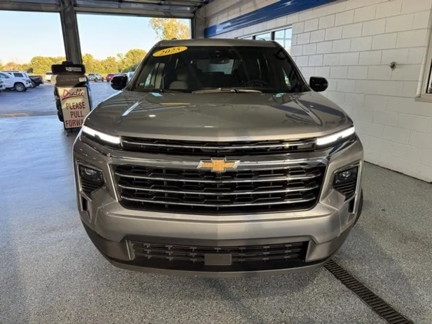 2025 Chevrolet Traverse photo 1