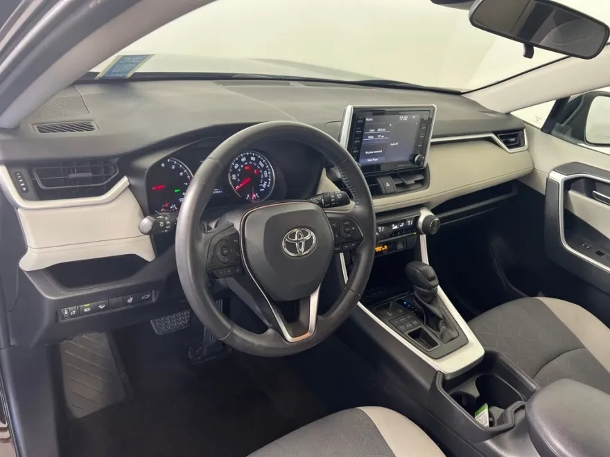 2019 Toyota RAV4 XLE photo 1