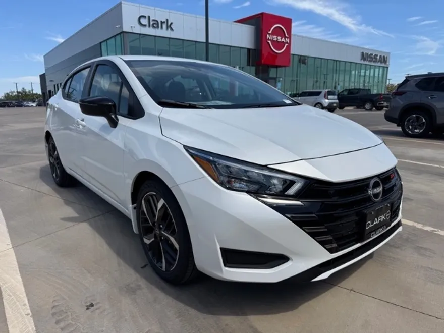 2025 Nissan Versa 1.6 SR photo 1