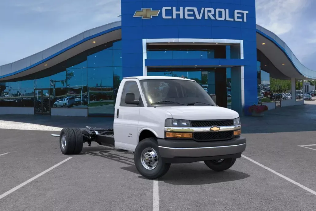 2025 Chevrolet Express Cutaway Van photo 1