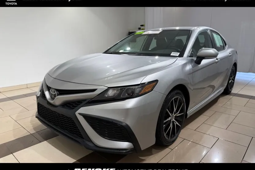 2023 Toyota Camry SE photo 1