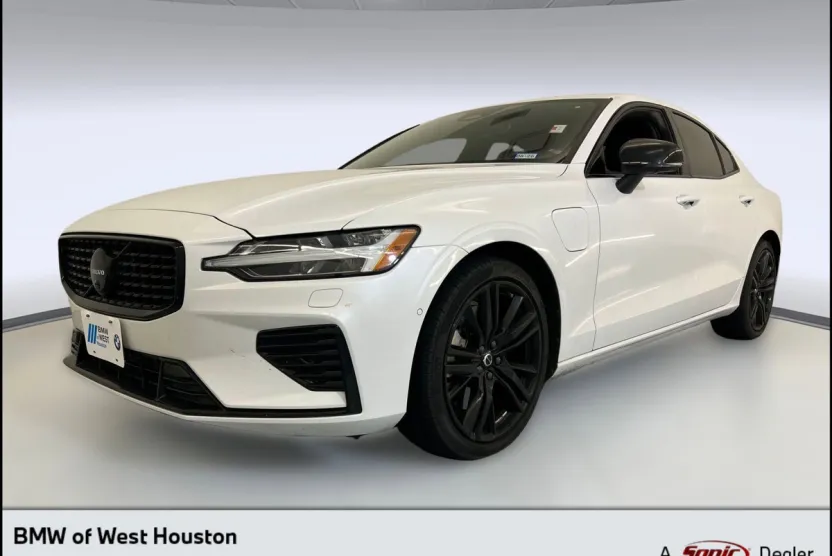 2024 Volvo S60 T8 Ultimate Black Edition photo 1