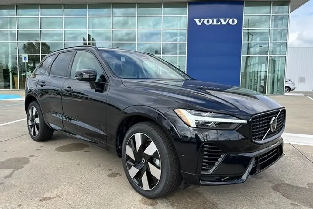 2024 Volvo XC60 Recharge Hybrid Ultimate photo 1