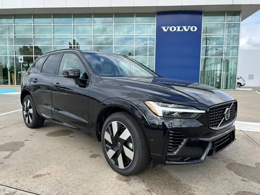 2024 Volvo XC60 Recharge Hybrid Ultimate photo 1