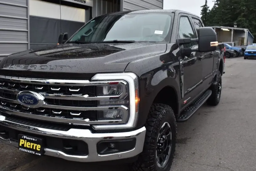 2025 Ford F-350 Lariat photo 1