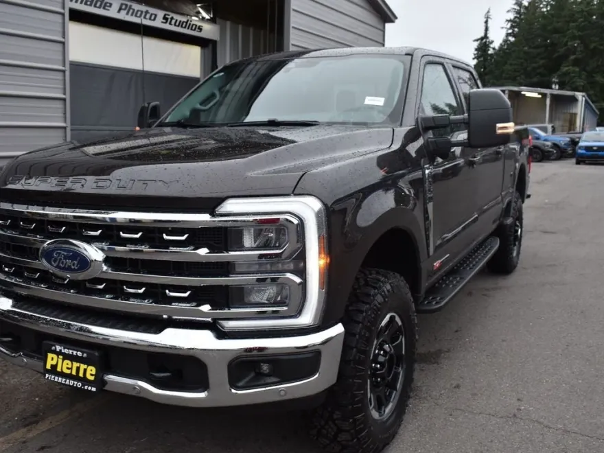 2025 Ford F-350 Lariat photo 1