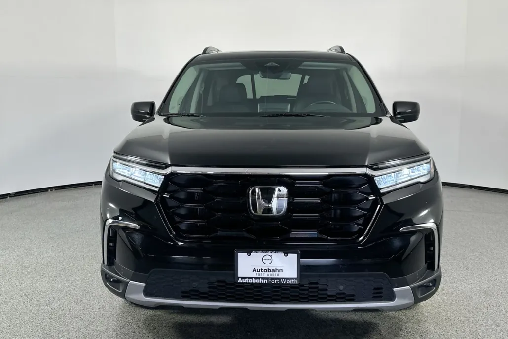 2023 Honda Pilot Touring photo 1