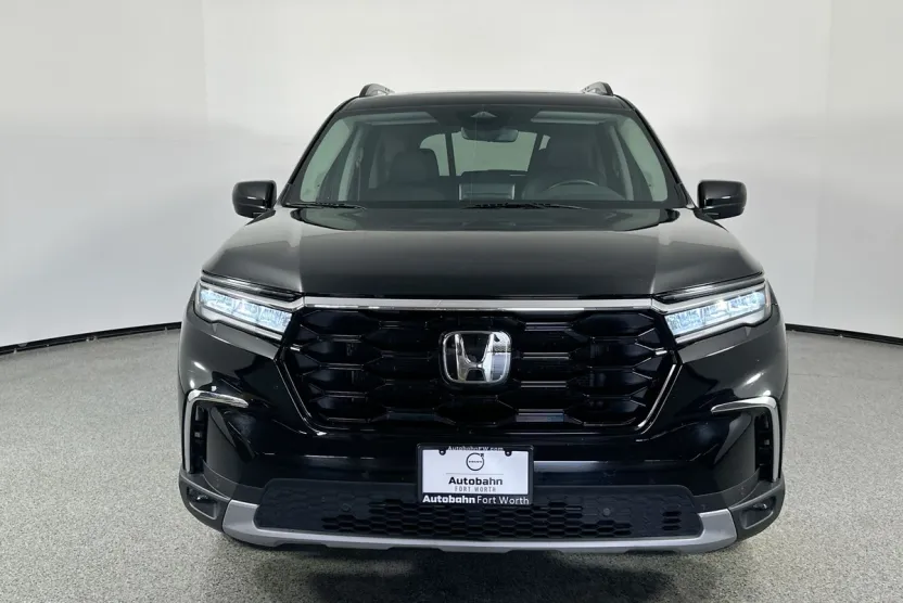 2023 Honda Pilot Touring photo 1