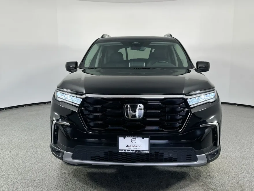 2023 Honda Pilot Touring photo 1