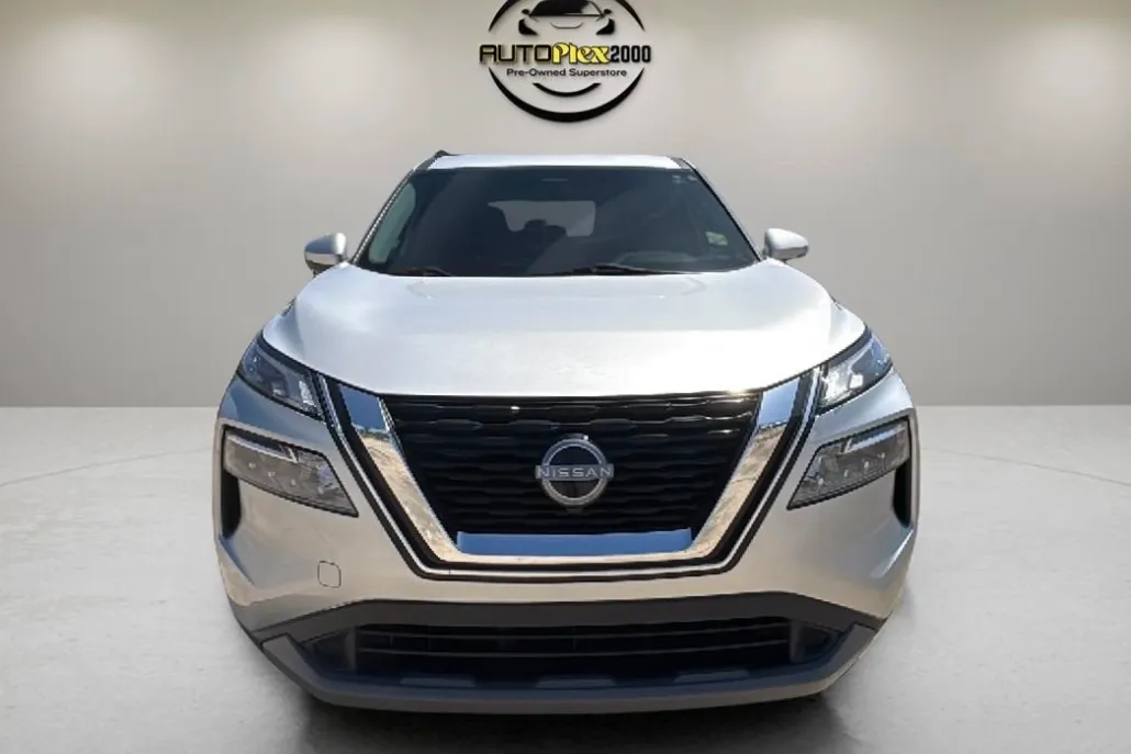 2022 Nissan Rogue SV photo 1