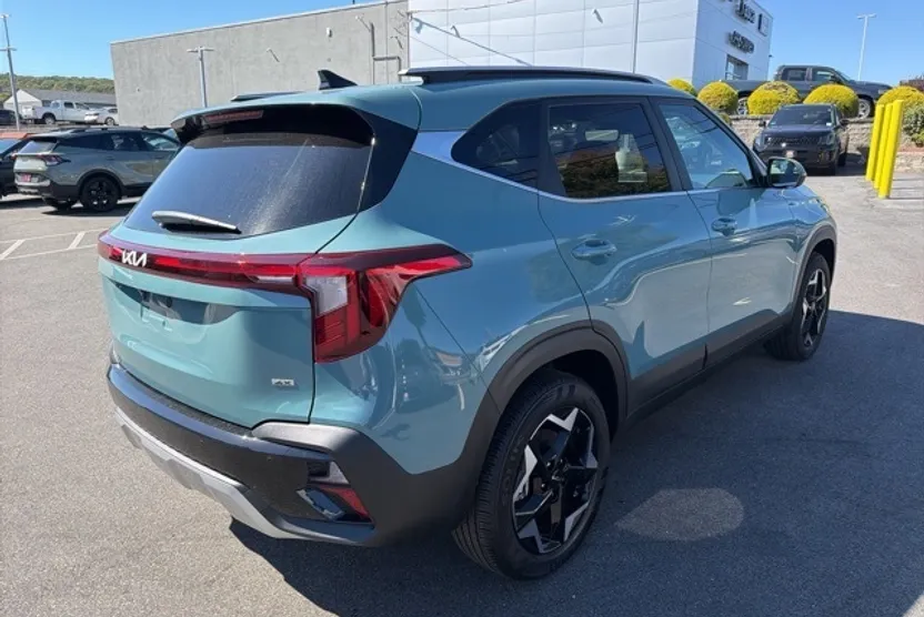 2025 Kia Seltos EX photo 1