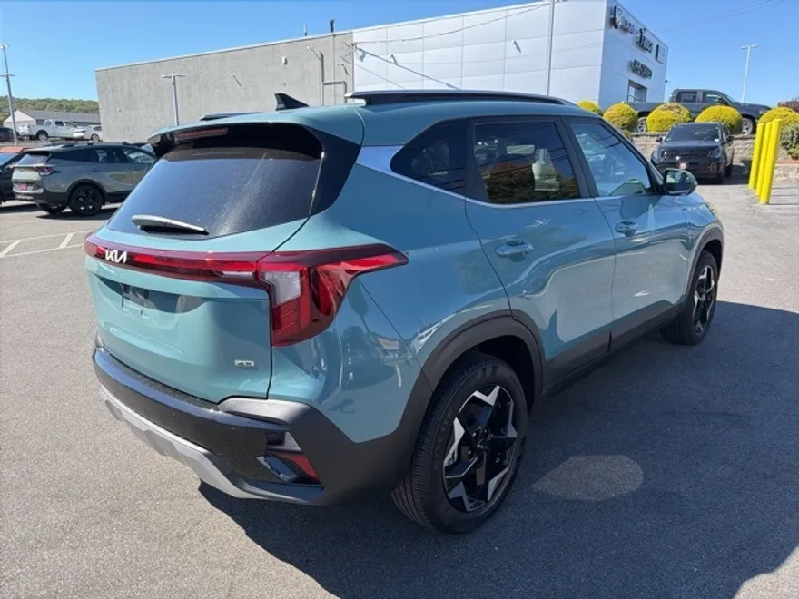 2025 Kia Seltos EX photo 1