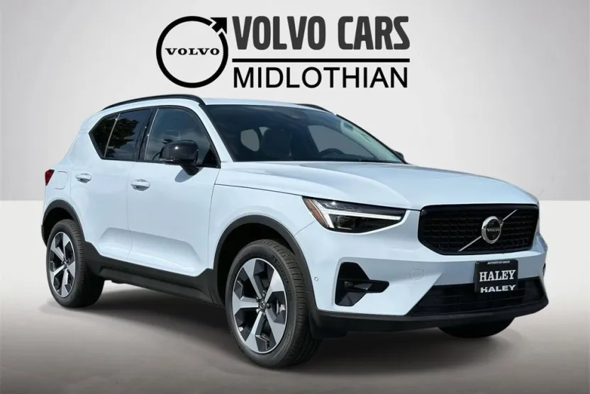 2026 Volvo XC40 Plus photo 1