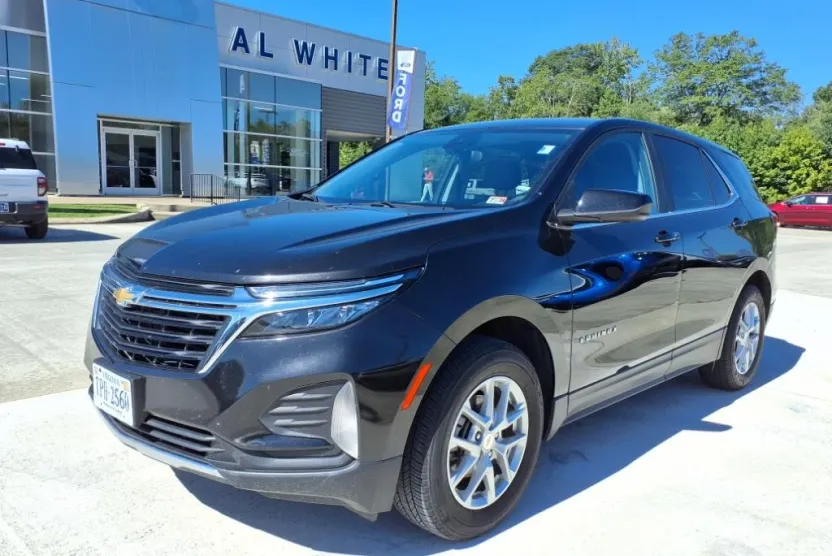 2023 Chevrolet Equinox LT photo 1