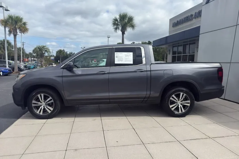 2017 Honda Ridgeline RTS photo 1
