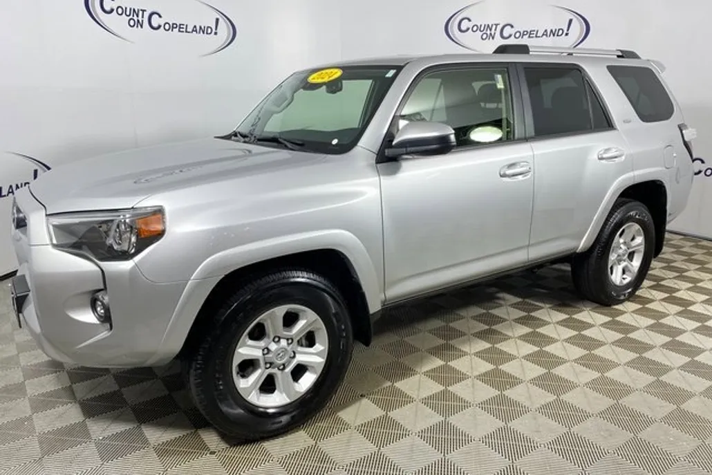 2024 Toyota 4Runner SR5 photo 1