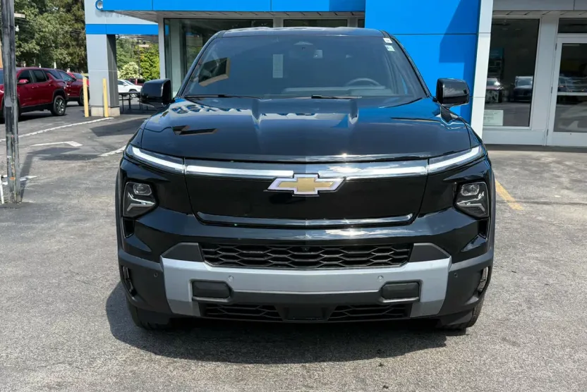 2026 Chevrolet Silverado EV LT photo 1
