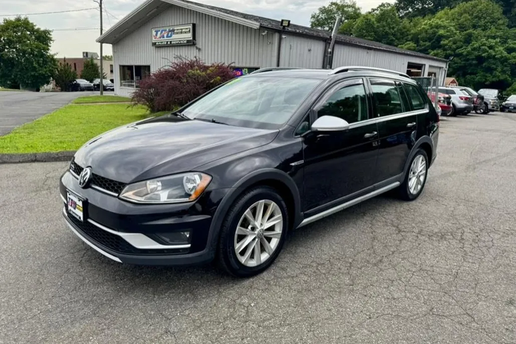 2017 Volkswagen Golf Alltrack 1.8T photo 1