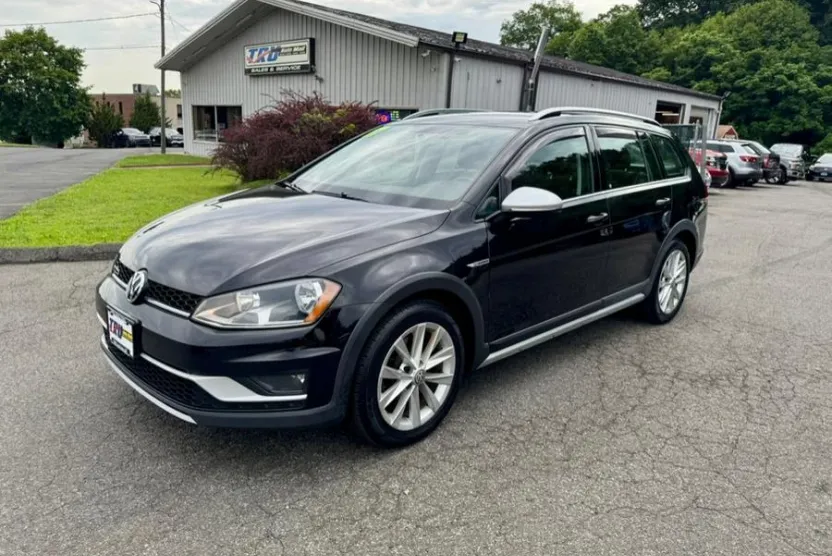 2017 Volkswagen Golf Alltrack 1.8T photo 1