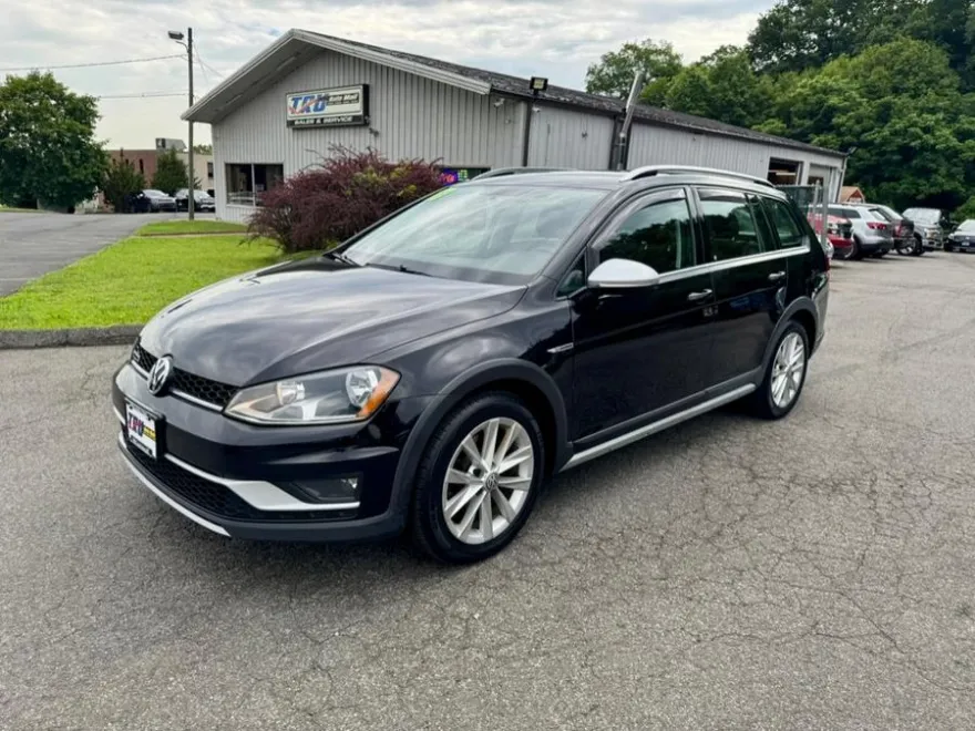 2017 Volkswagen Golf Alltrack 1.8T photo 1