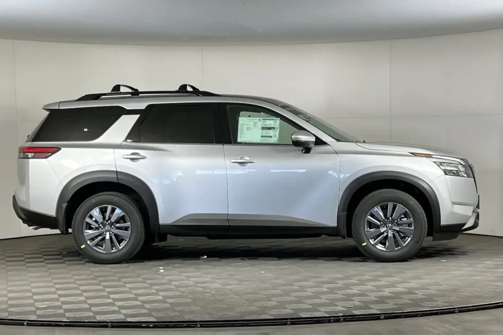 2025 Nissan Pathfinder SV photo 1