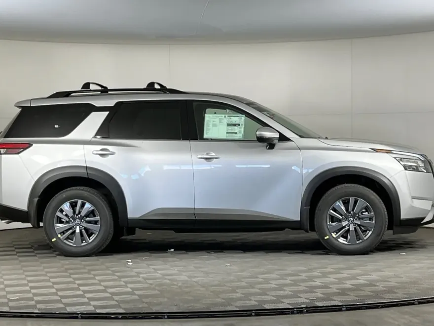 2025 Nissan Pathfinder SV photo 1