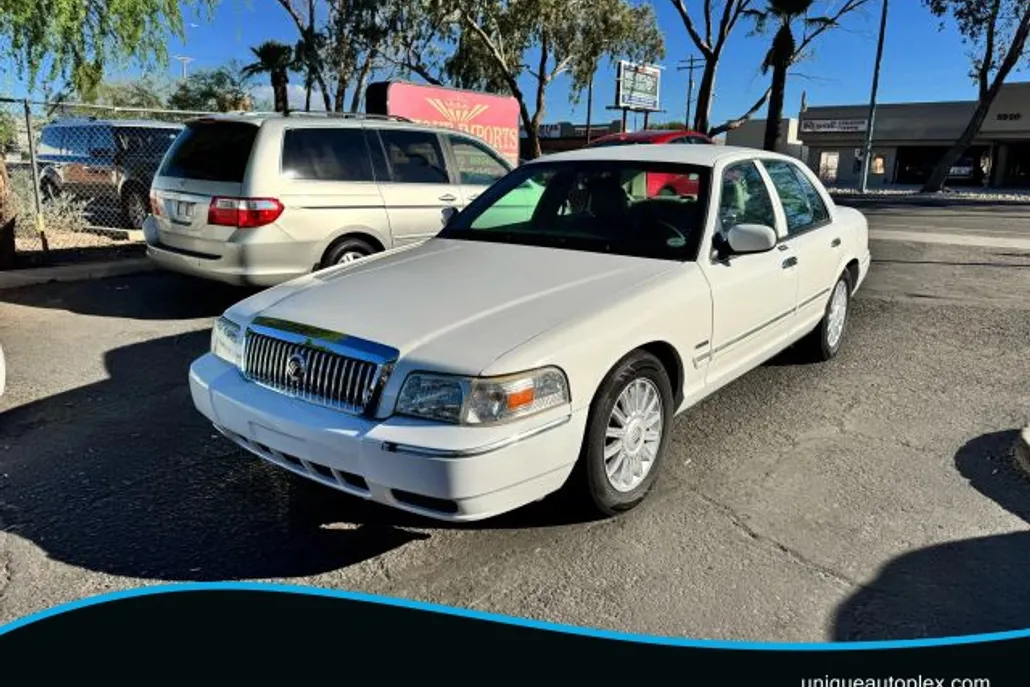 2010 Mercury Grand Marquis LS photo 1