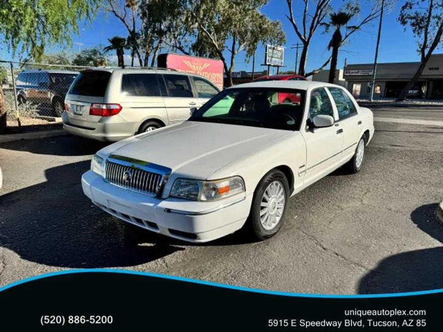 2010 Mercury Grand Marquis LS photo 1