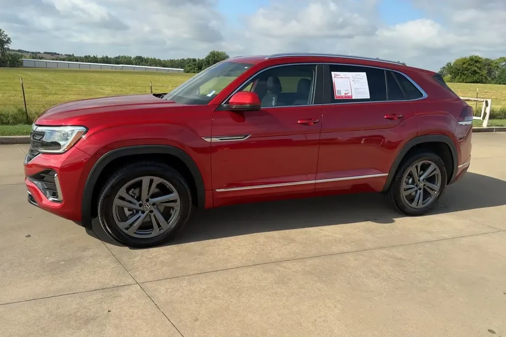 2024 Volkswagen Atlas Cross Sport SEL R-Line photo 1
