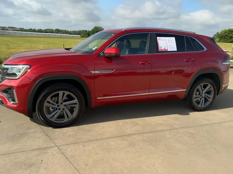2024 Volkswagen Atlas Cross Sport SEL R-Line photo 1