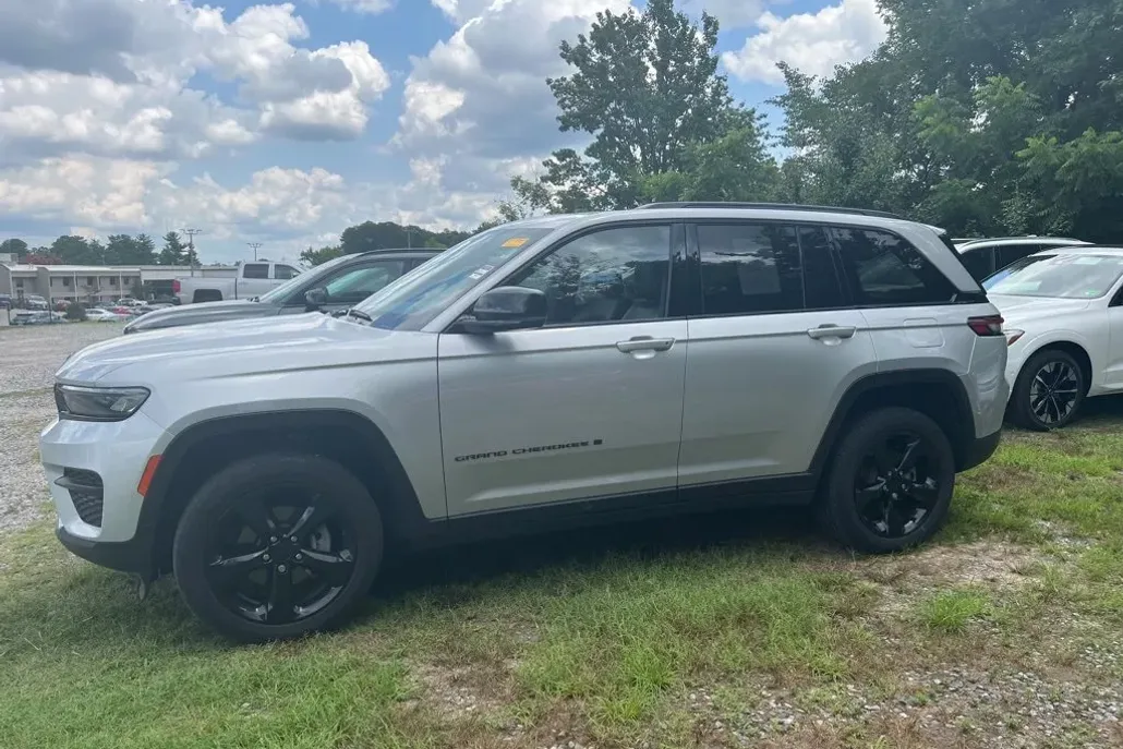 2023 Jeep Grand Cherokee Altitude X photo 1