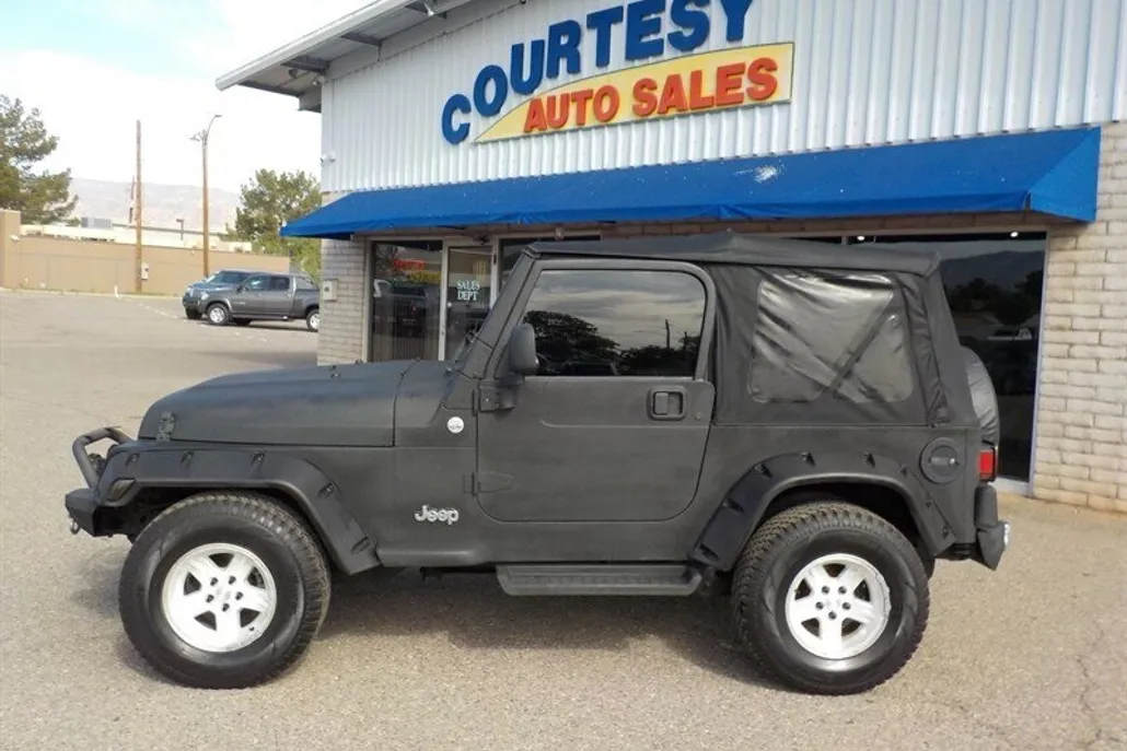 2004 Jeep Wrangler Sahara photo 1