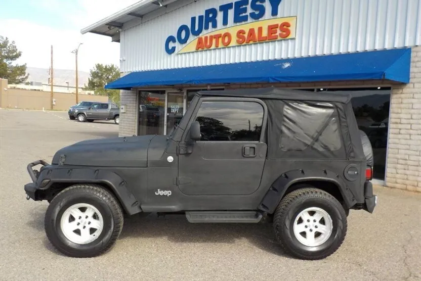 2004 Jeep Wrangler Sahara photo 1