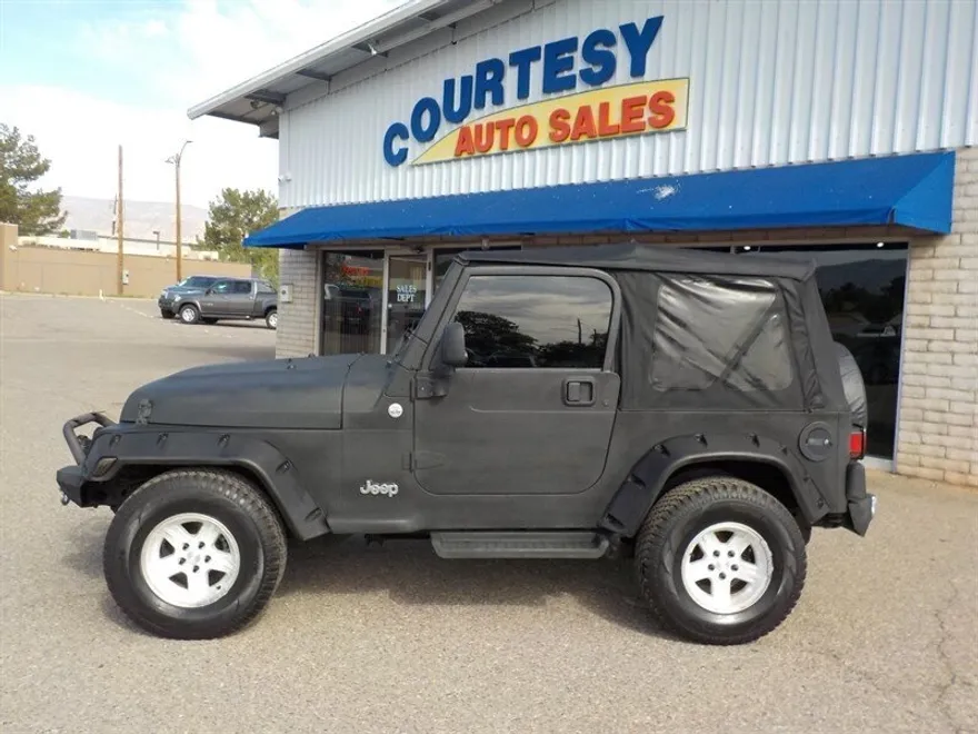 2004 Jeep Wrangler Sahara photo 1