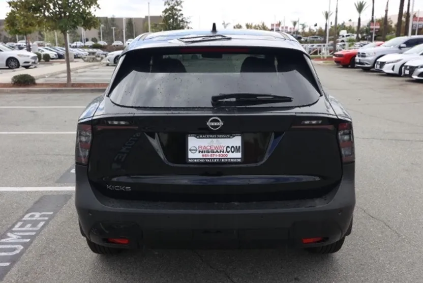 2025 Nissan Kicks SV photo 1