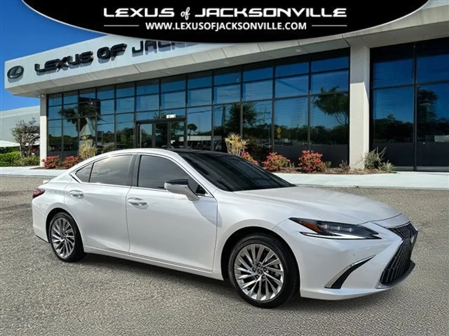 2022 Lexus ES 350 Ultra Luxury photo 1