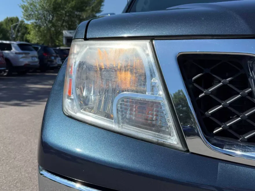 2017 Nissan Frontier SL photo 1