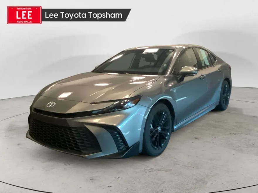 2025 Toyota Camry SE photo 1