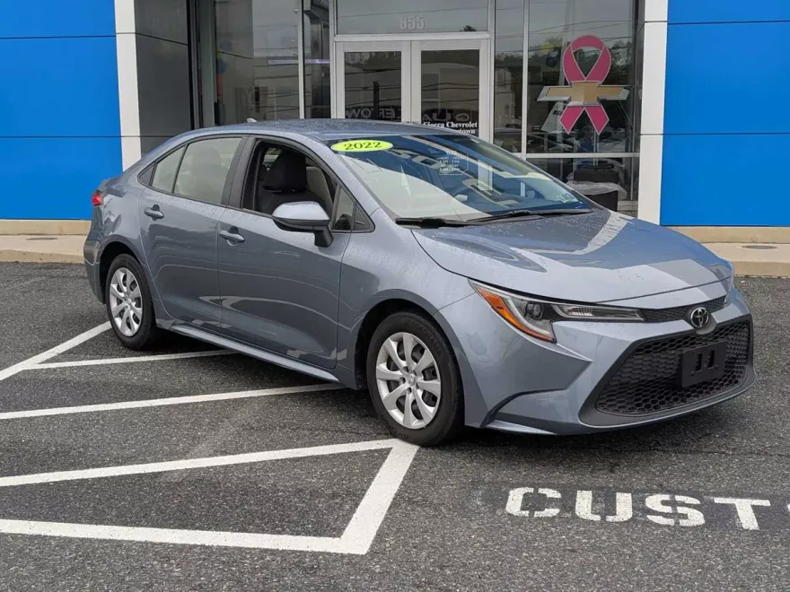 2022 Toyota Corolla LE photo 1