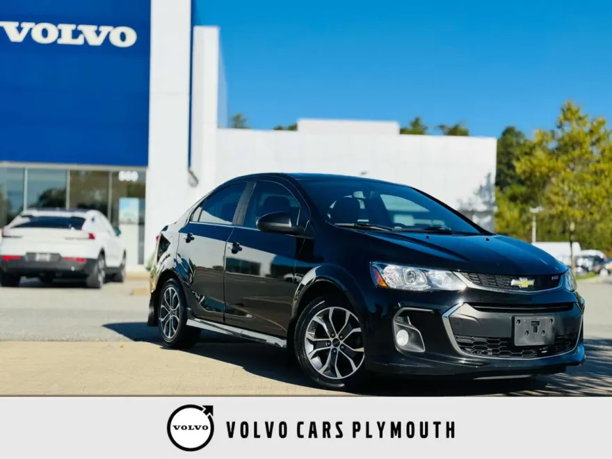 2019 Chevrolet Sonic LT photo 1